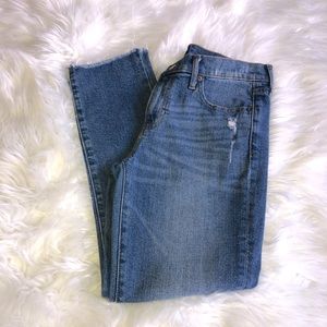 GAP Women's Cropped Ankle Straight-Leg Jeans in Medium Blue